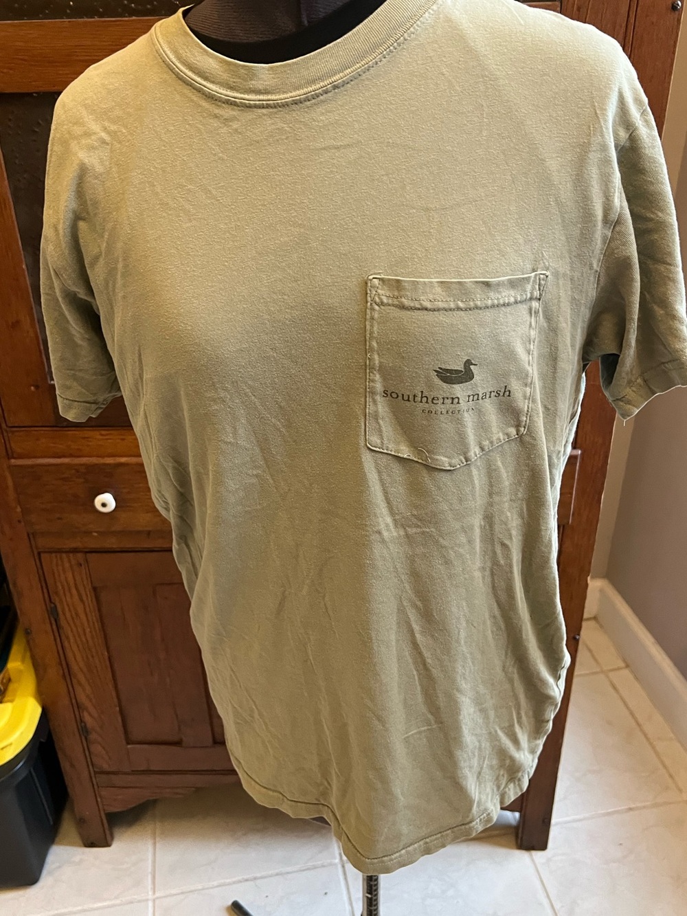 Southern Marsh Men’s Olive Pocket T-Shirt size L